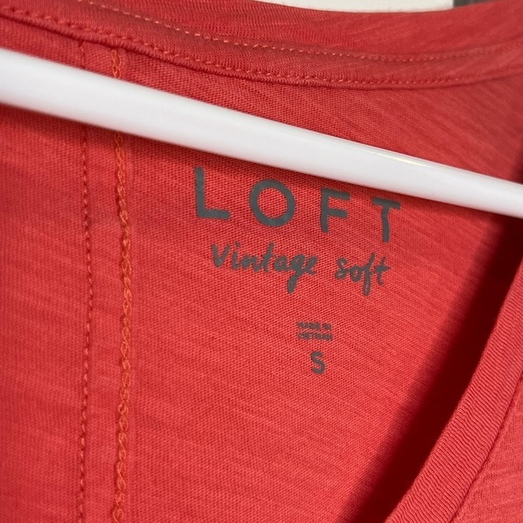 D23.04 Loft Women's Vintage Soft Pink/Red V-Neck Top S - Picture 2 of 6